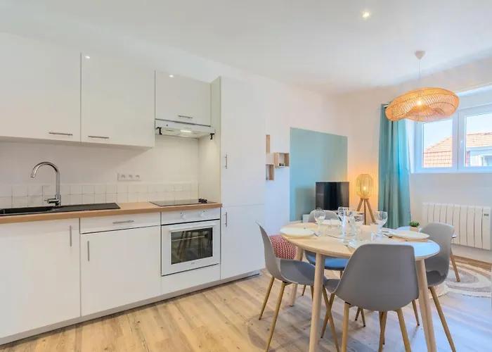 2 Bedroom Apartment Near Tram, Chr + Parking