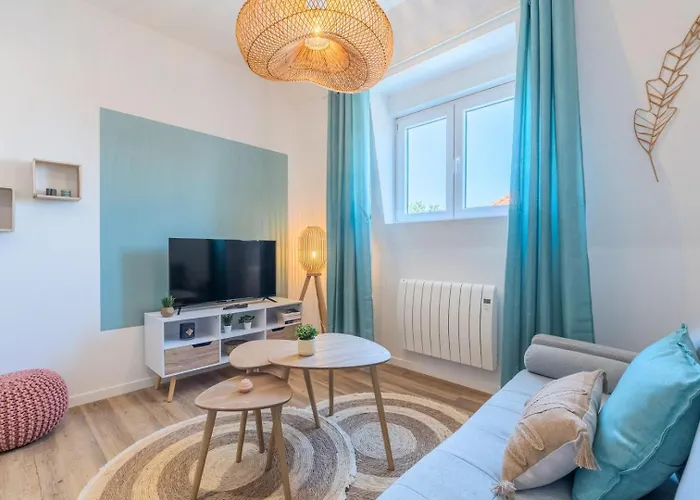 2 Bedroom Apartment Near Tram, Chr + Parking