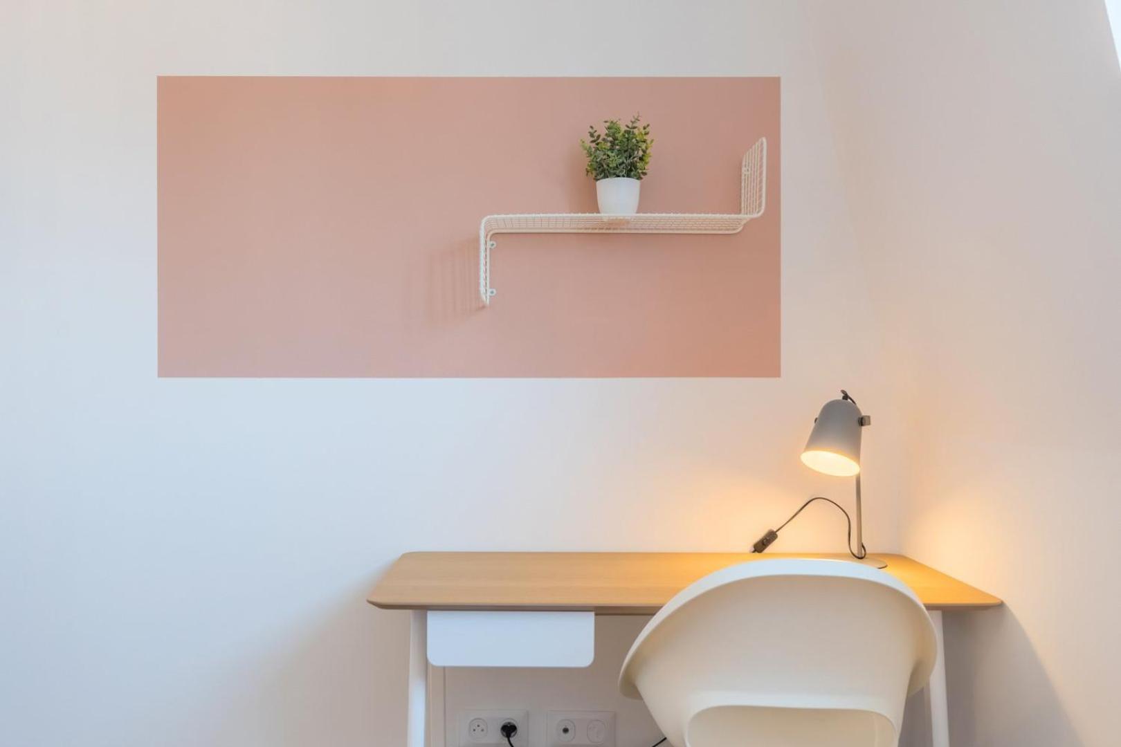 2 Bedroom Near Tram, Chr + Parking