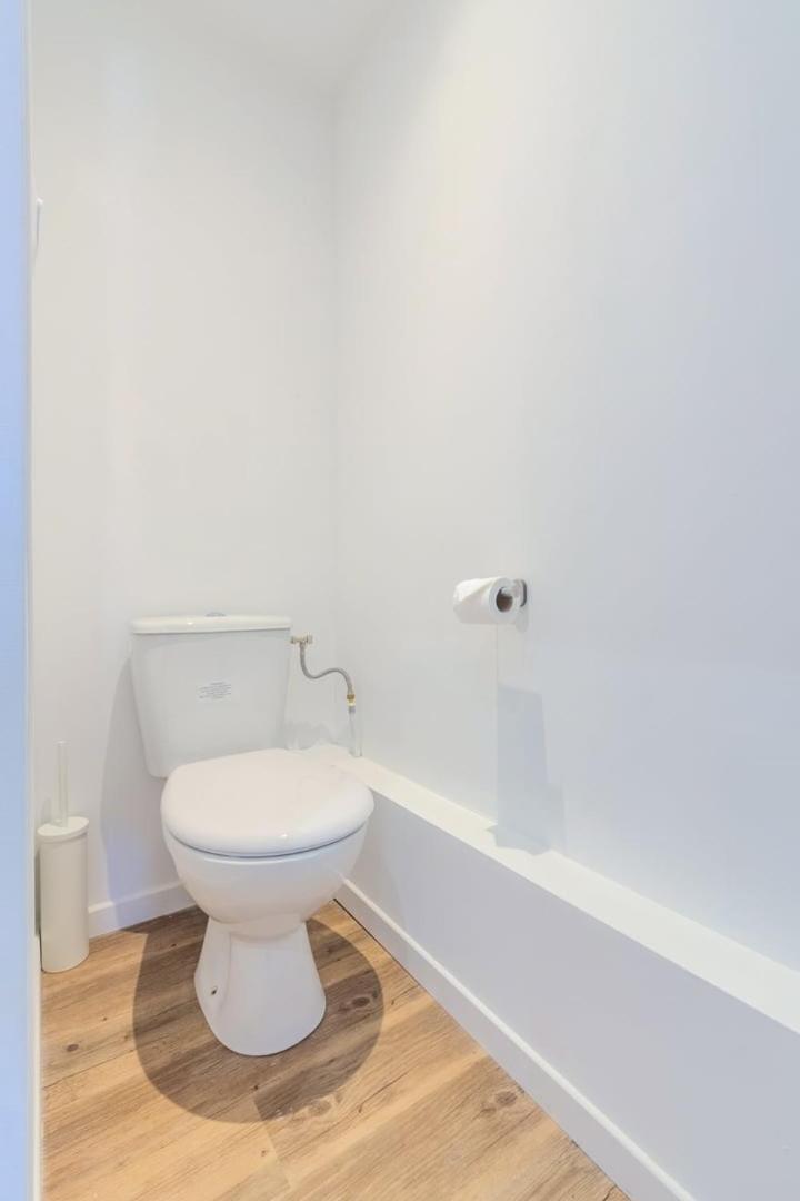 2 Bedroom Near Tram, Chr + Parking *