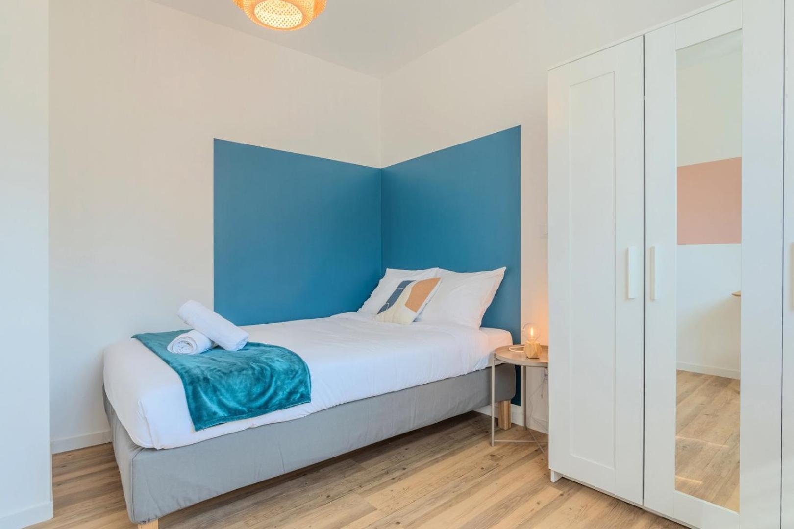 2 Bedroom Near Tram, Chr + Parking Apartment